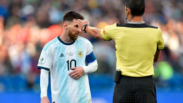 Messi vẫn quá vô duyên với màu áo Argentina