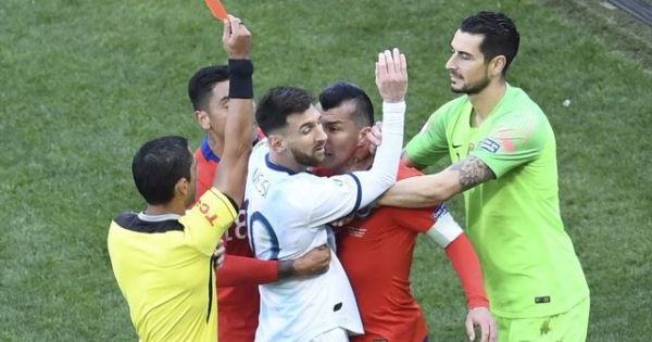 Khi Messi không phải là thánh…