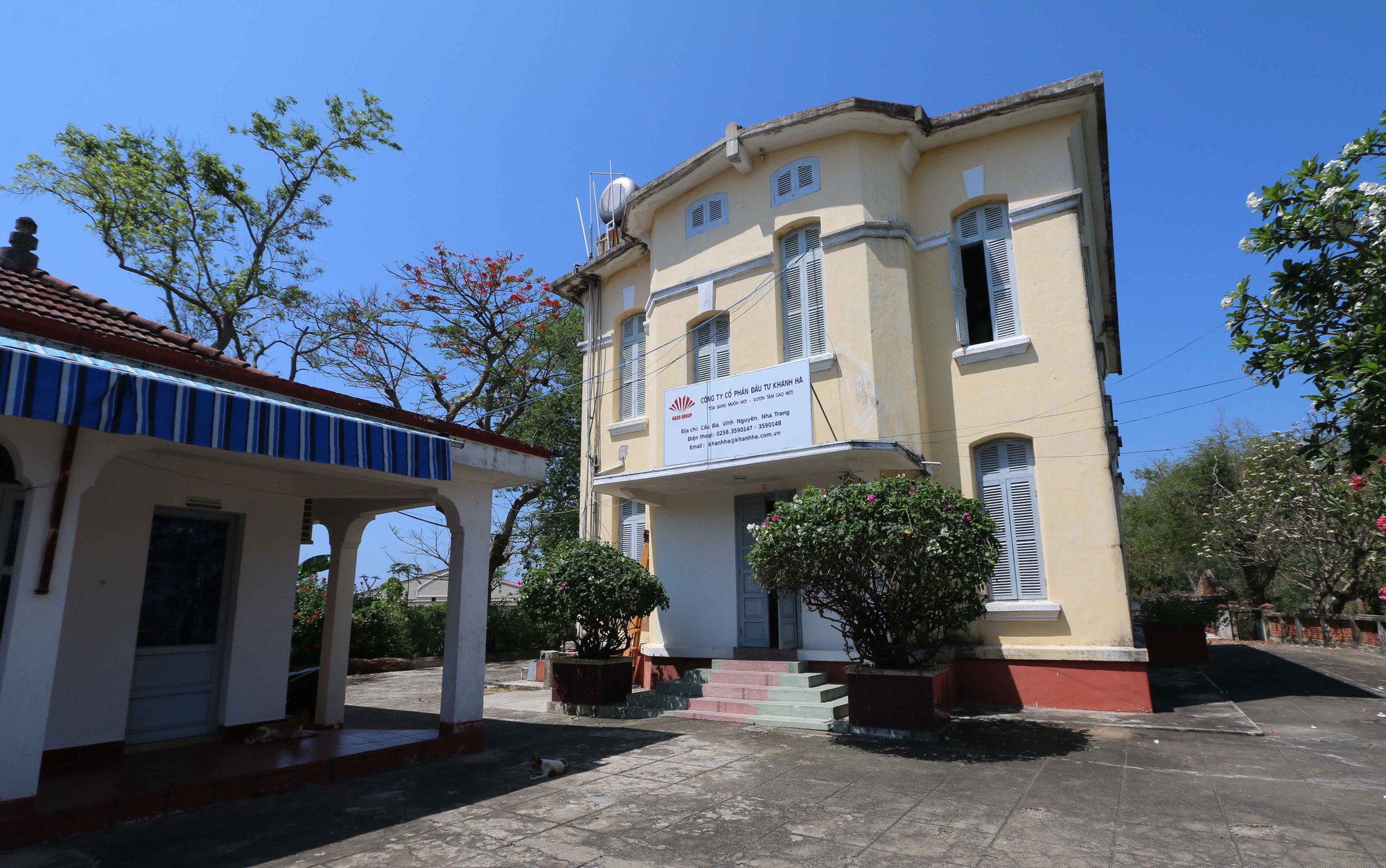 Một biệt thự được chủ đầu tư làm trụ sở làm việc. (Ảnh: Khải An).