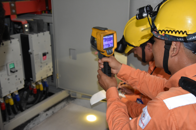 EVN HANOI khuyến nghị khách hàng sử dụng điện tiết kiệm, hiệu quả. Đồng thời đề phòng nguy cơ cháy nổ lưới điện, trạm điện và khu dân cư.