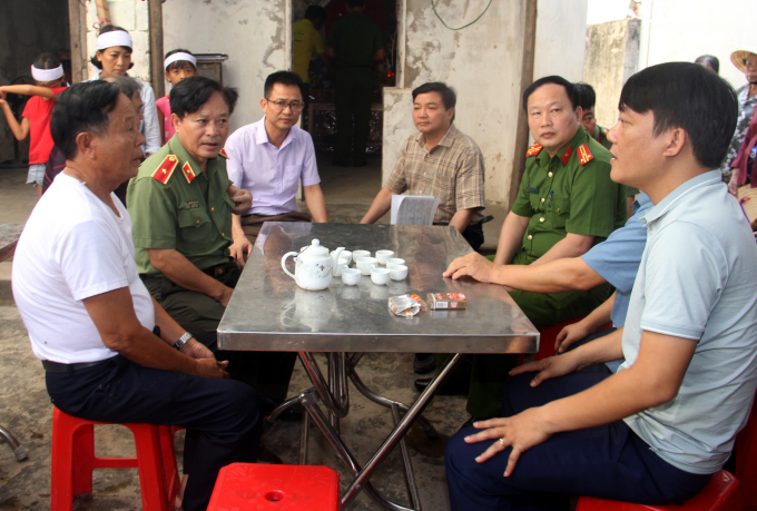 doan ct tro chuyen voi nguoi than tai nha ngu dan Nguyen nhu Hoa