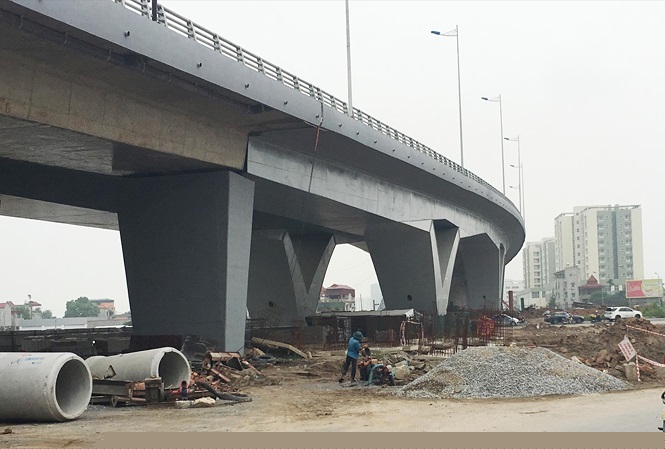 Dự án cầu vượt nút giao Long Biên, một trong các dự án BT Hà Nội đang bị dừng giao đất đối ứng. Ảnh: A.Trọng.