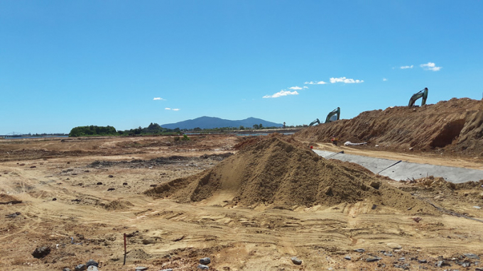 Công ty Cổ phần Trung Nam (Trungnam Land) bị xử phạt khi san lấp nền khi chưa có hồ sơ quy hoạch hạ tầng kĩ thuật và giấy phép xây dựng.