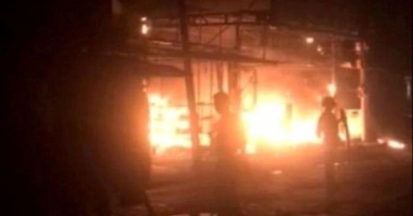 Bà hỏa ghé thăm trong đêm, cửa hàng điện máy Nhà Xinh bị thiêu rụi