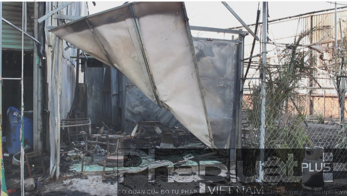 Quán cơm và tiệm hớt tóc cũng bị ảnh hưởng