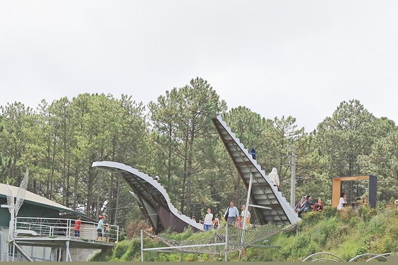 Các công trình chưa được thẩm định về độ an toàn, kết cấu đơn giản. Ảnh: ĐOÀN KIÊN.