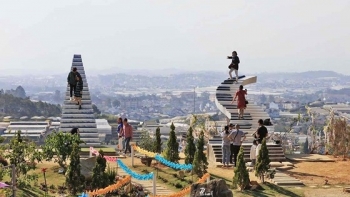 Buộc tháo dỡ 3 “đường lên thiên đường” ở Đà Lạt