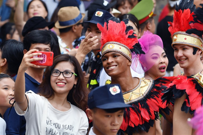 Carnival duong pho HN (7)