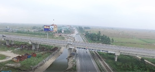 Quốc lộ 10 v&agrave; cao tốc Bắc - Nam chạy qua huyện &Yacute; Y&ecirc;n tạo cho địa phương nhiều thuận lợi về giao thương, ph&aacute;t triển kinh tế