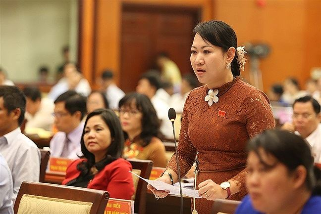 Bà Xuân tỏ thái độ mạnh mẽ khi yêu cầu đưa người nhập cư về lại nơi cư trú.