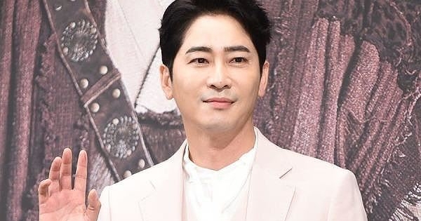 Kang Ji Hwan thừa nhận mọi cáo buộc trong vụ tấn công tình dục