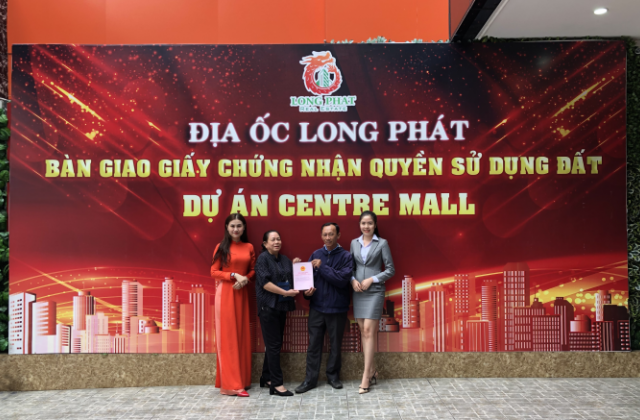 Địa Ốc Long Phát tổ chức lễ bàn giao sổ đỏ cho cư dân Centre Mall