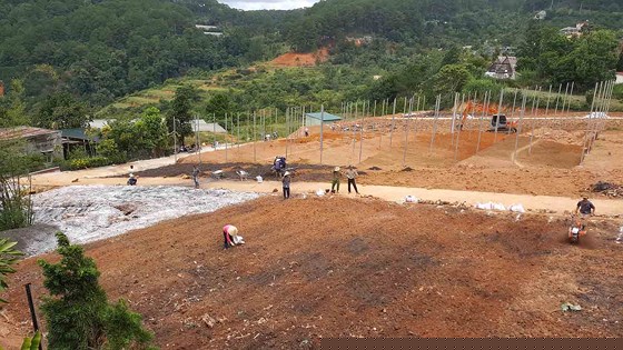 Khu vực phát hiện vi phạm san gạt đất trái phép, nhưng đến nay vẫn tiếp tục vi phạm. Ảnh: ĐOÀN KIÊN.