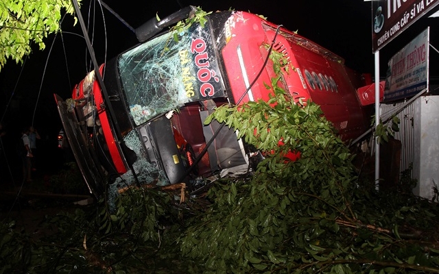 Tích cực điều trị cho các bệnh nhân trong vụ tai nạn khiến nhiều người thương vong ở Đắk Lắk