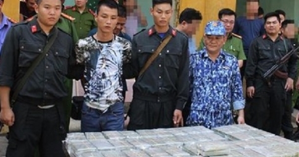 Hòa Bình: Bắt giữ nhóm đối tượng dùng ô tô chở 100 bánh heroin