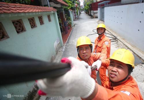 Cuối năm nay sẽ có biểu giá bán lẻ điện bậc thang mới - Ảnh 1.