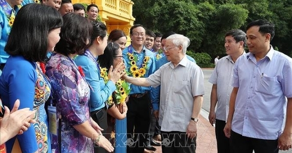 Toàn cảnh Tổng Bí thư, Chủ tịch nước gặp mặt đại biểu công đoàn tiêu biểu