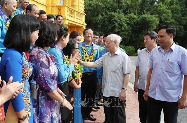 Toàn cảnh Tổng Bí thư, Chủ tịch nước gặp mặt đại biểu công đoàn tiêu biểu