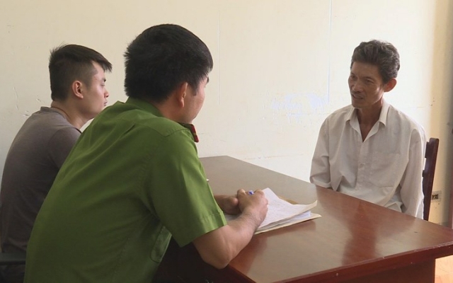 Bắt đối tượng dùng dao đâm vào đầu bạn nhậu rồi đón xe khách bỏ trốn