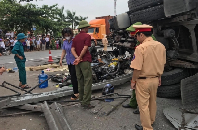 Cận cảnh hiện trường vụ tai nạn thảm khốc khiến 6 người tử vong