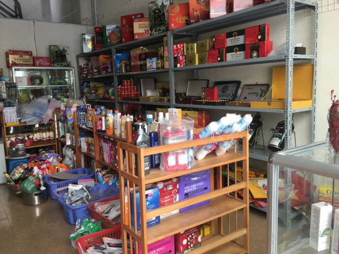 Các mặt hàng bày bán rất đa dạng về chủng loại