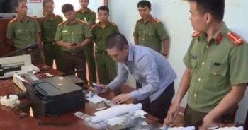 Dễ dàng mua bán tiền giả trên mạng xã hội