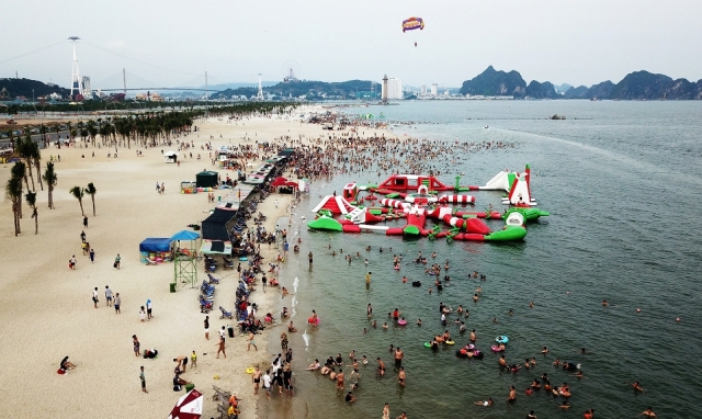 Hạ Long: Khi tuyến đường ven biển đẹp nhất miền Bắc thành… bãi đỗ xe