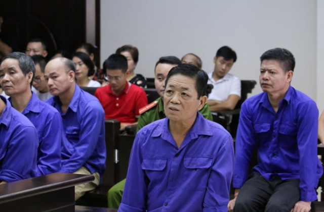 Bị nhóm Hưng “kính” đe dọa, tiểu thương nhiều lần làm đơn lên Ban Quản lý chợ Long Biên