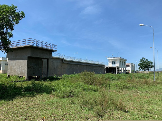 Cáº­n cáº£nh nhÃ  mÃ¡y nÆ°á»c hÃ ng trÄm tá»· Äá»ng bá» hoang hÆ¡n 10 nÄm - áº£nh 8