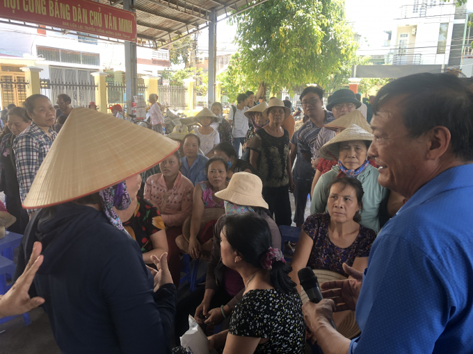 Người dân phường An Khê bức xúc vì Chủ tịch phường không yêu cầu doanh nghiệp trả lại tiền mua đồ dởm cho dân.