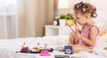 Mỗi năm Mỹ có 4.300 trẻ em nhập viện vì mỹ phẩm