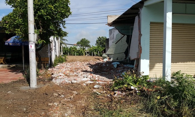 Ngang nhiên thuê vệ sĩ đến đập nhà dân