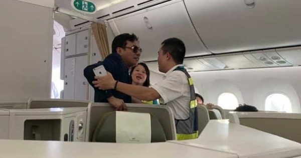 "Đại gia" bị tố sàm sỡ cô gái trên máy bay làm ăn thế nào?