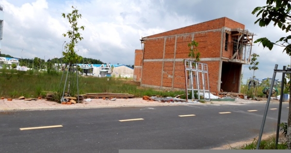 Địa ốc 7AM: Ngang nhiên thuê vệ sĩ đến đập nhà dân, cần làm rõ việc cấp "sổ đỏ" cho người mượn đất