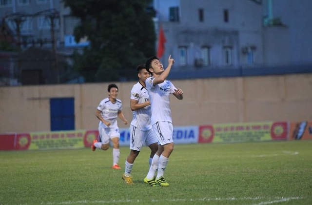 Báo Thái Lan lên cơn sốt với Xuân Trường sau hai siêu phẩm tại V-League