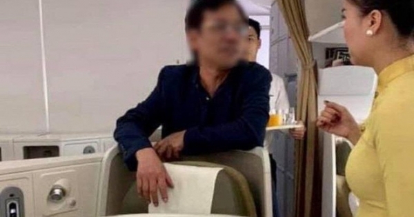 Thương gia bị tố sàm sỡ trên máy bay, chưa có chế tài xử lý hình sự?