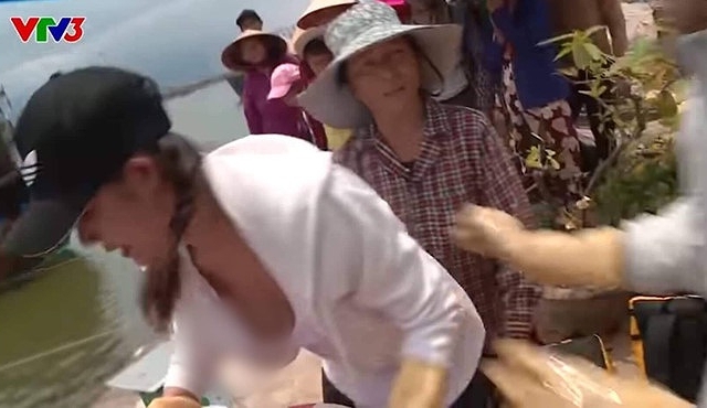 Người đẹp bị 'lộ hàng' trong Cuộc đua kỳ thú gây tranh cãi