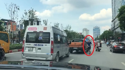 Clip: Khi tài xế đội lốt