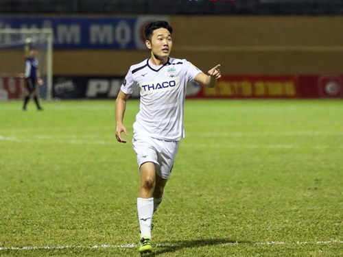 Xu&acirc;n Trường lập cột mốc đ&aacute;ng nhớ của m&igrave;nh tại V-League