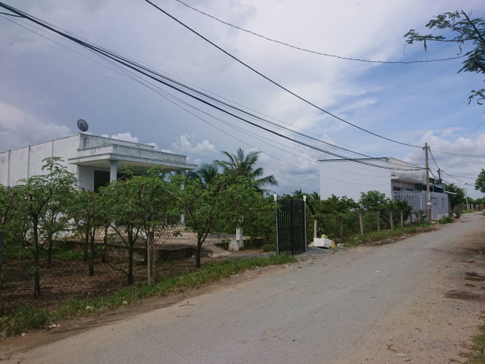 Tại xã Tân Quý Tây, các công trình xây dựng sai phép mọc lên như nấm sau mưa.