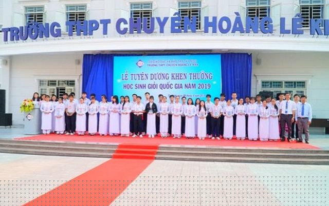 Lê Quang Kỳ, học lớp 12T nằm trong số 44 học sinh được tuyên dương khen thưởng học sinh giỏi quốc gia năm 2019 của trường THPT chuyên Hoàng Lê Kha (ảnh: Trường THPT chuyên Hoàng Lê Kha)