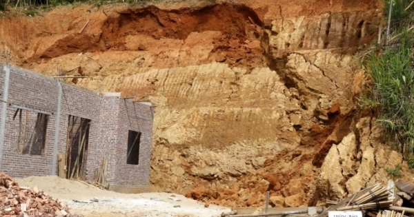 Lào Cai: Di dời khẩn cấp 6 hộ dân nằm trong nguy cơ sạt lở