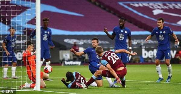 West Ham vs Chelsea: Công nghệ Var từ chối bàn thắng