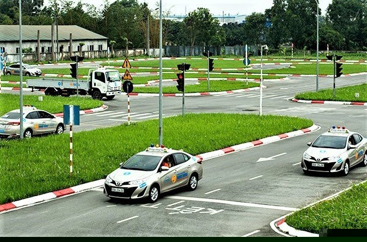 Người c&oacute; bằng B1 kh&ocirc;ng được l&aacute;i &ocirc; t&ocirc;: Tổng cục Đường bộ VN l&yacute; giải