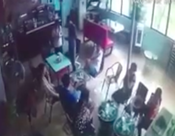 Hà Nội: Bị tát khi đi ăn cơm nhà chị gái, đối tượng đâm thấu ngực nạn nhân trong quán cafe