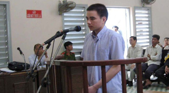 Hồ Duy Hải tại tòa.