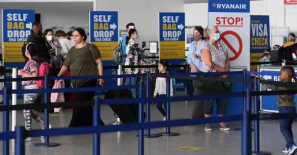 Anh miễn cách ly 14 ngày với hành khách 59 nước, trong đó có Việt Nam