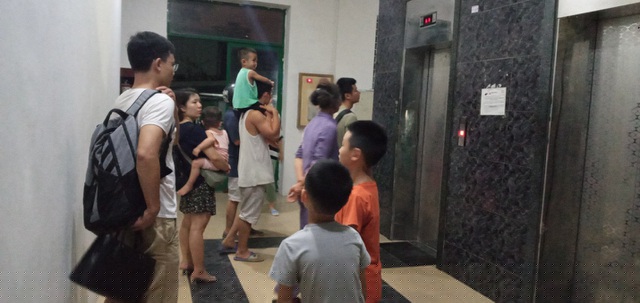 Dân cư hốt hoảng tháo chạy trong đêm