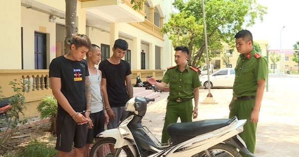 Hưng Yên: Đôi vợ chồng trẻ bị nhóm thanh niên đi xe không biển số cướp tài sản