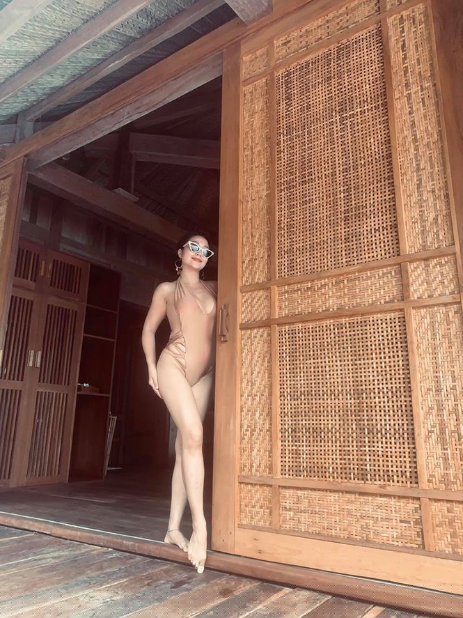 Bất ngờ tung ảnh áo tắm khoe vòng 1 táo bạo, Ốc Thanh Vân gây 'bão' fans - ảnh 4